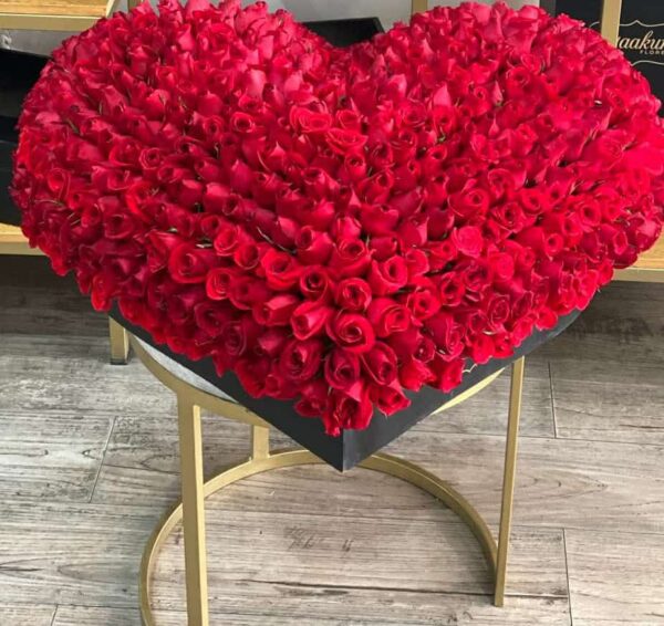 Arreglo Personalizado Gigante - Oso o Corazón de Rosas "Amor Inolvidable"
