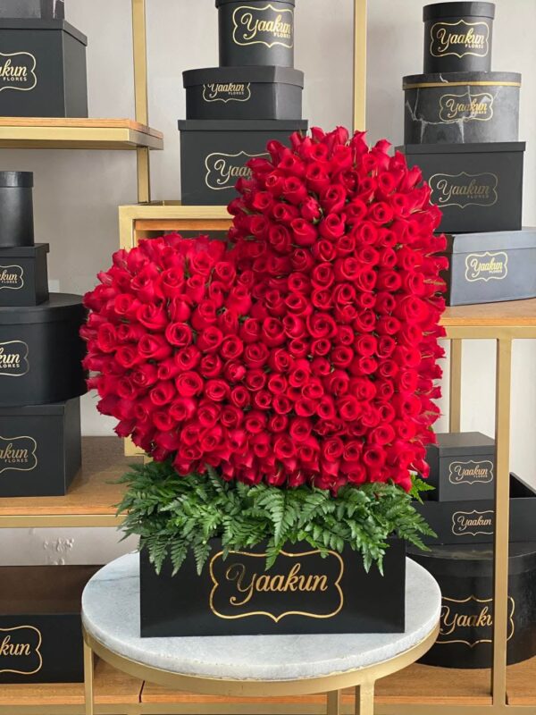 Arreglo Personalizado Gigante - Oso o Corazón de Rosas "Amor Inolvidable"