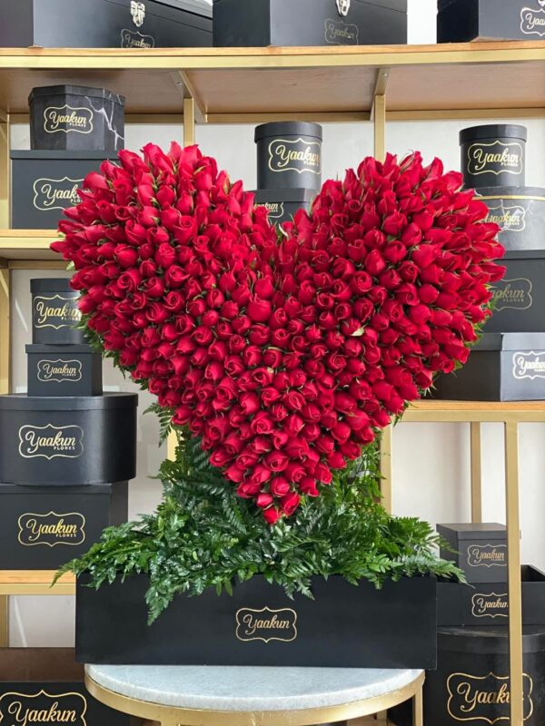 Arreglo Personalizado Gigante - Oso o Corazón de Rosas "Amor Inolvidable"