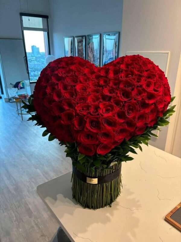 Arreglo Personalizado Gigante - Oso o Corazón de Rosas "Amor Inolvidable"